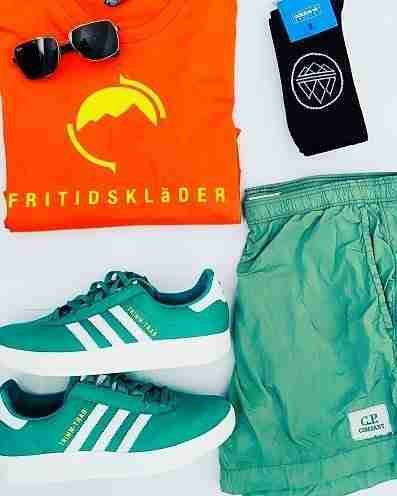 Fritidsklader orange tee, Adidas Trimm Trabs, C P Company and Ray Ban sunglasses