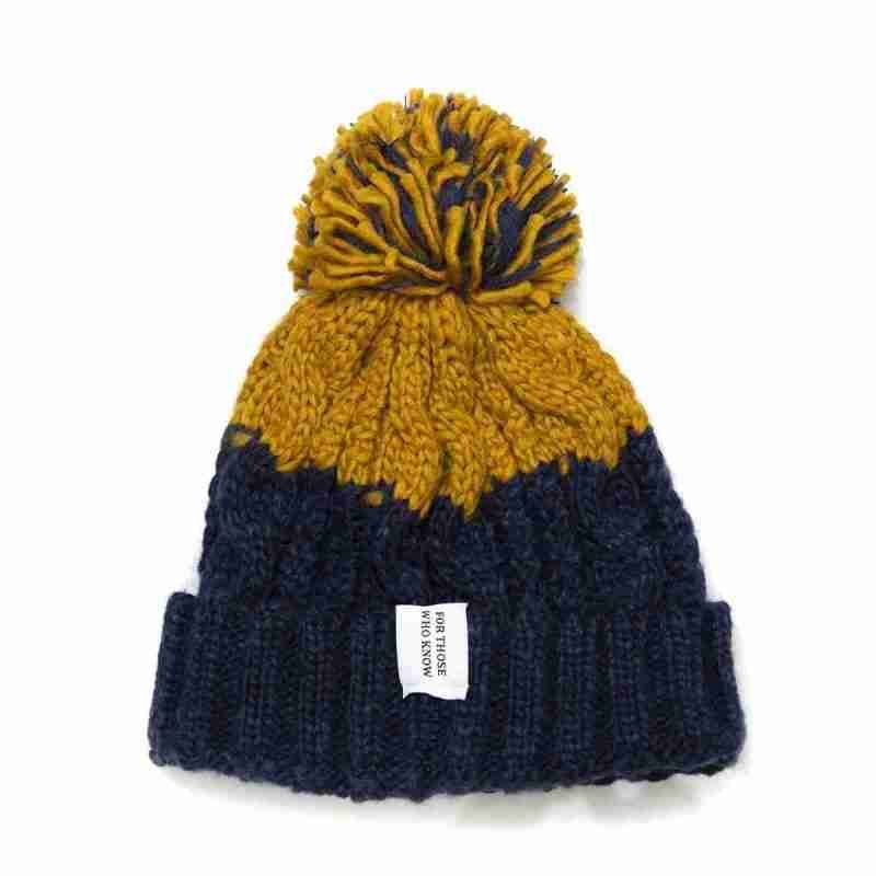 Fritidsklader two-tone bobble hats in navy blue and mustard yellow